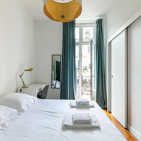 Madeleine's Rated 8 Traveller Center Appartments Апартаменты Бордо