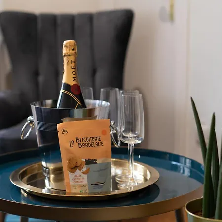 Апартаменты Madeleine's Rated 8 Traveller Center Appartments Бордо