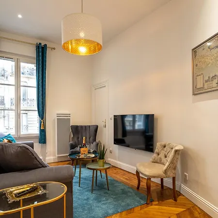 Madeleine's Rated 8 Traveller Center Appartments Apartamento *